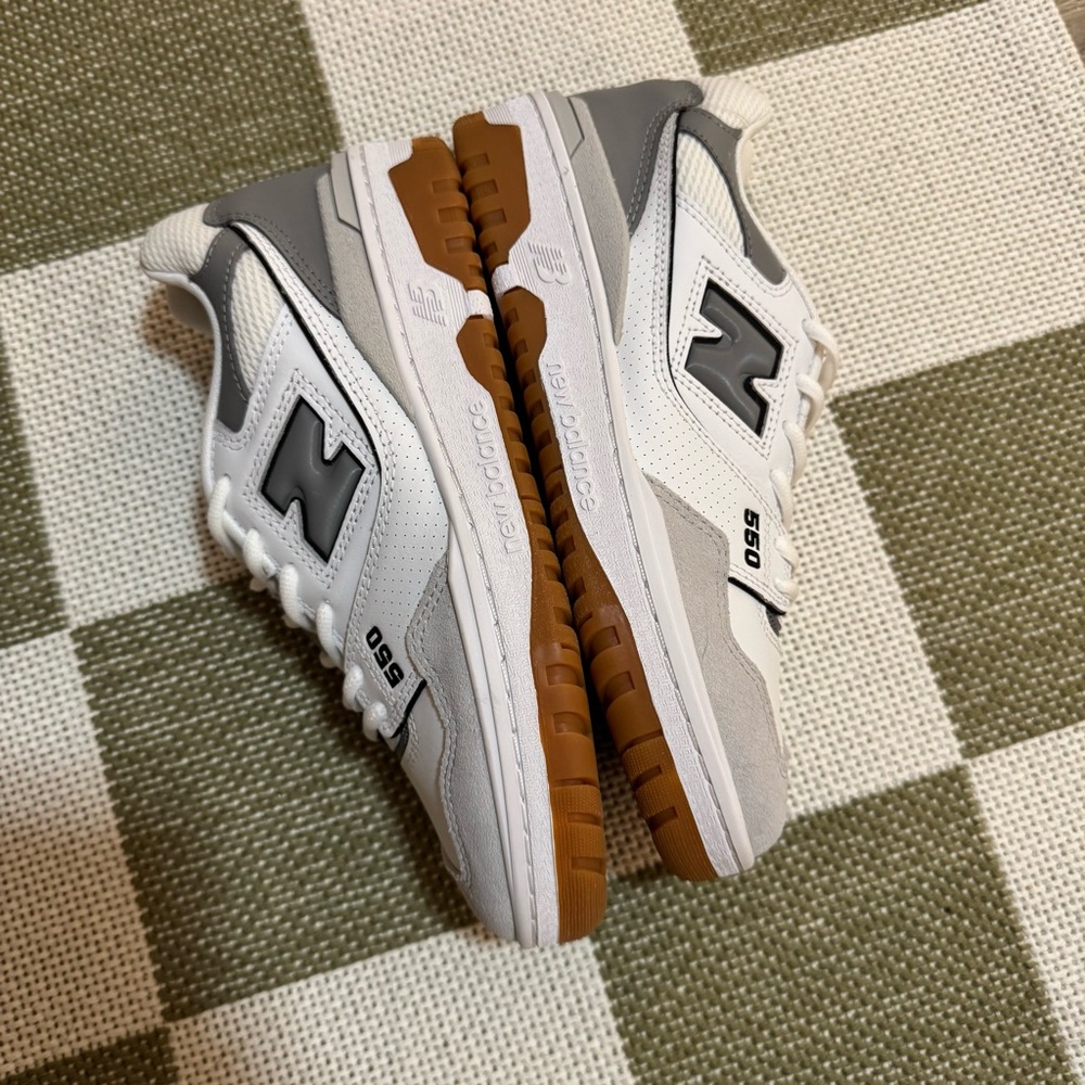 New Balance 550 Athletic Sneakers White Gray 8.5 women’s - Picture 5 of 9